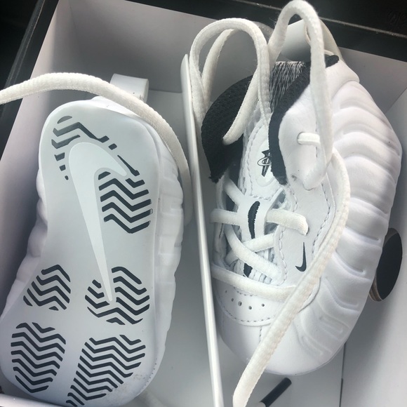 infant sneakers size 1c